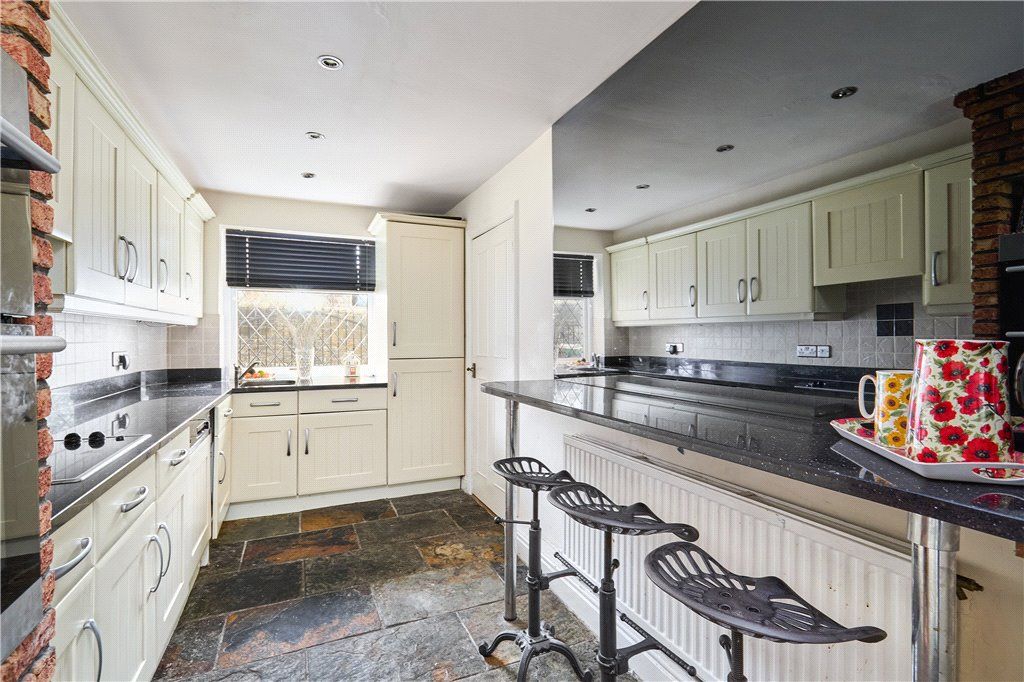 Property photo 3 of 24 Breakfast Kitchen