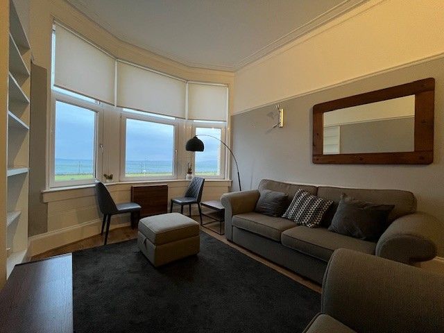 Property photo 1 of 14 Lounge