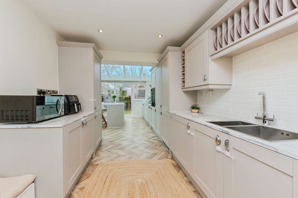 Property photo 3 of 16 Kitchen