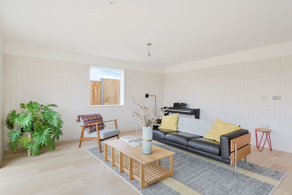 Additional image 5 of 2 bed bungalow for sale1 Garden Court, Godstone RH9