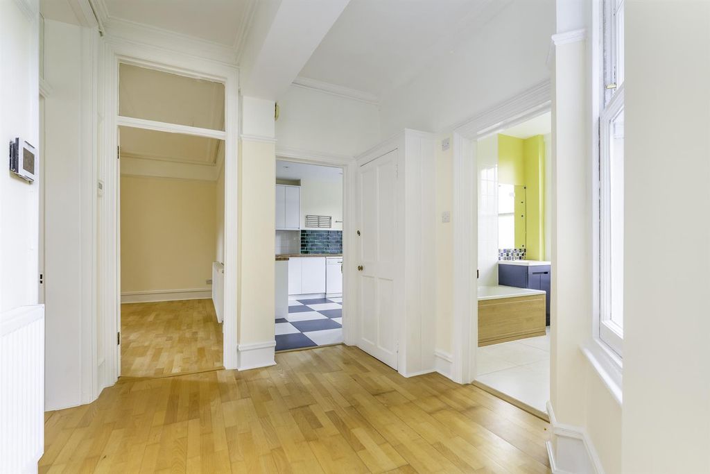 Property photo 3 of 9 01 1 Bedroom Www.Islingtonproperties.Com Photos Fl