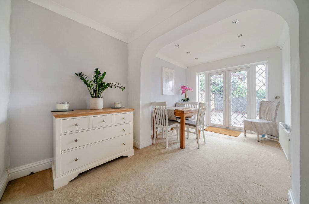 Property photo 3 of 23 1385000-20-693172...