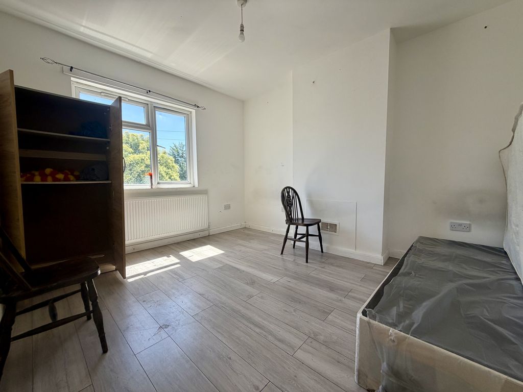 Property photo 3 of 5 Gallery
