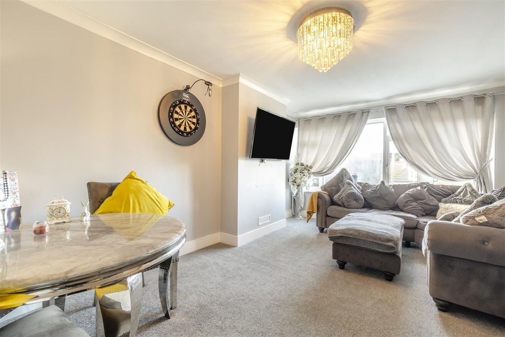 Property photo 3 of 18 Lounge/Dining Area