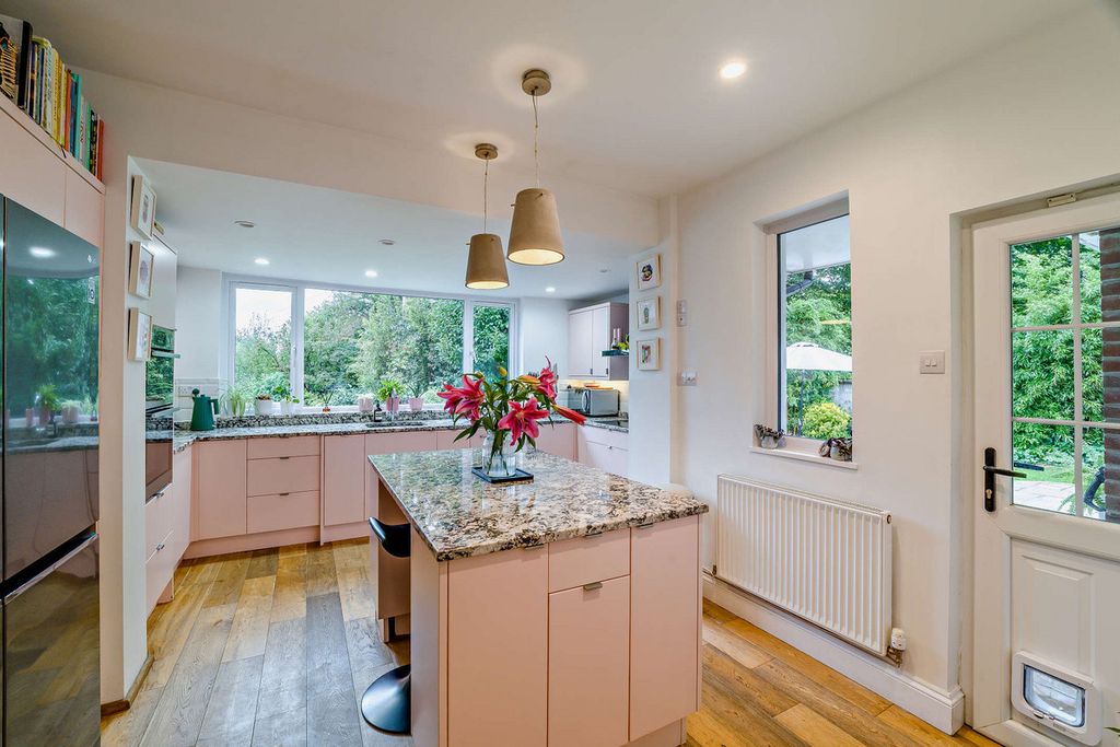 Property photo 2 of 34