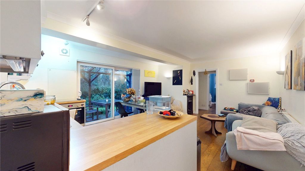 Property photo 2 of 15 Picture No. 21