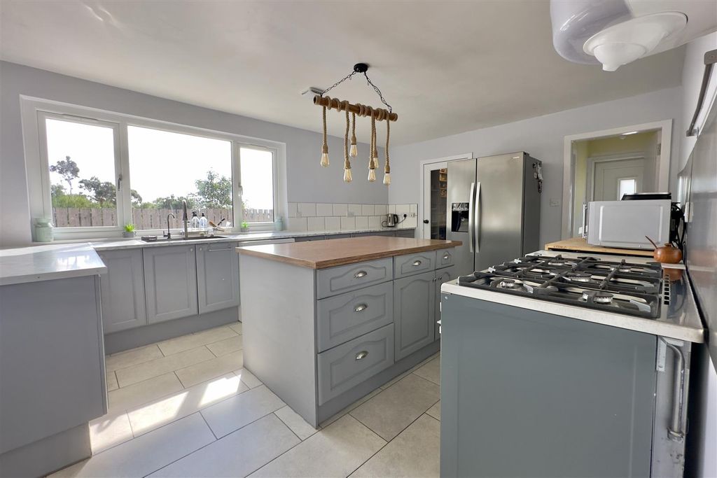 Property photo 2 of 24 Kitchen