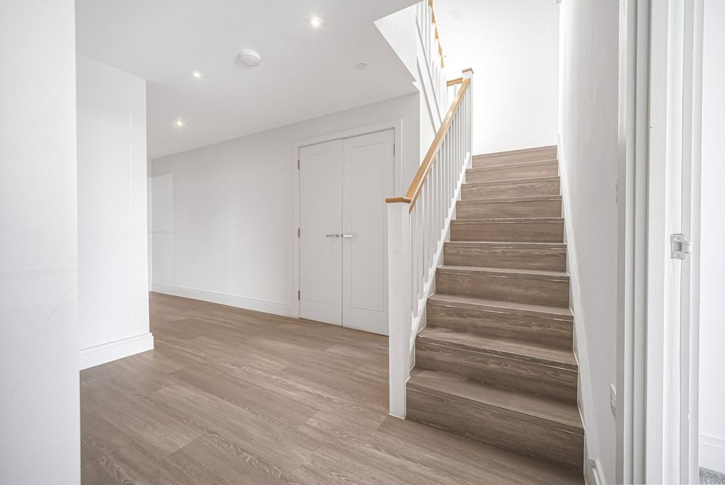 Additional image 10 of 3 bed penthouse for saleRest Bay, Porthcawl CF36