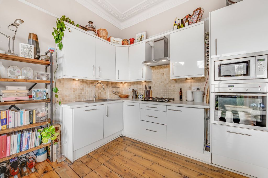 Property photo 2 of 12 Picture No. 16