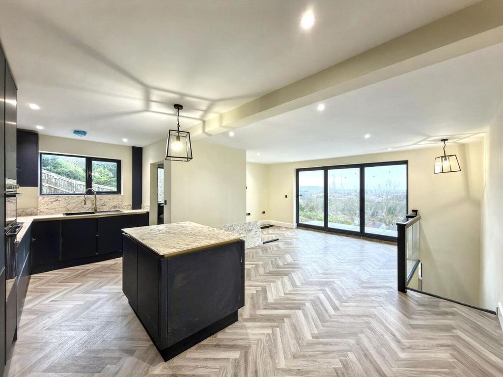 Property photo 2 of 14 Kitchen