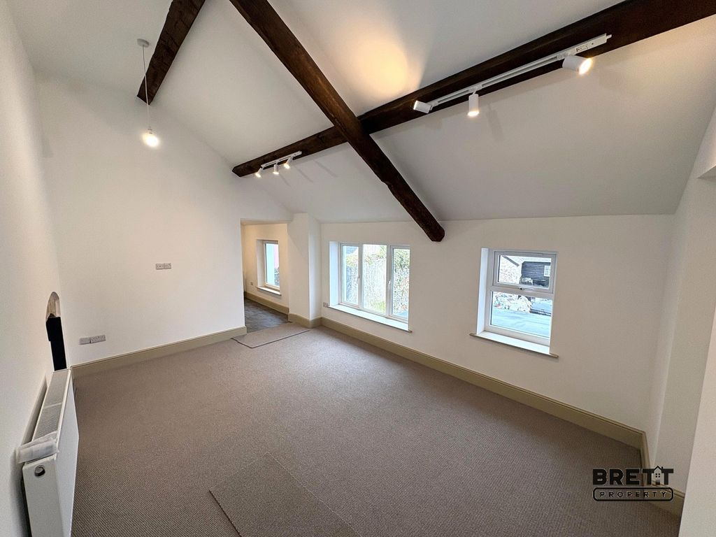 Property photo 2 of 7 Living Room