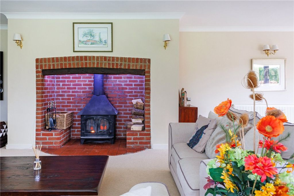 Property photo 2 of 32 Sitting Room