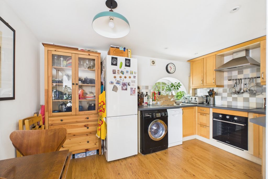 Property photo 3 of 9 Kitchen Dining