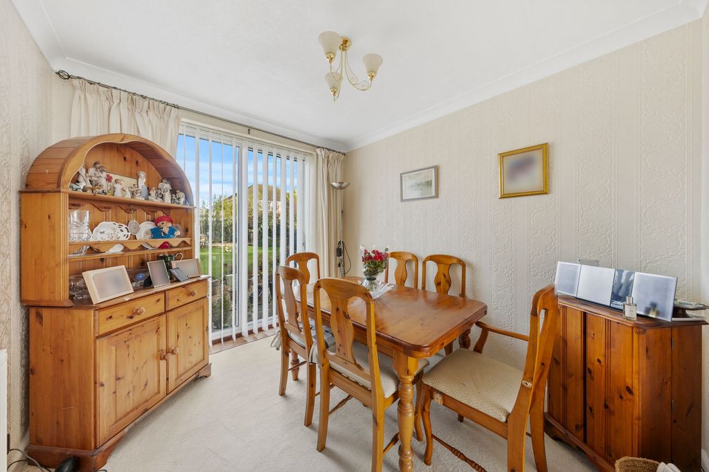 Property photo 3 of 28