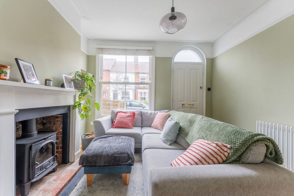 Property photo 3 of 23