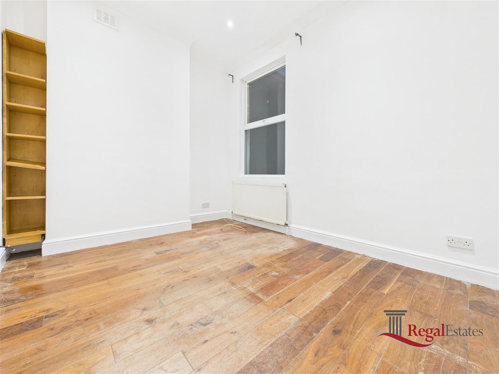 Property photo 3 of 8 Cam02489G0-Pr0248-Still004.Jpg