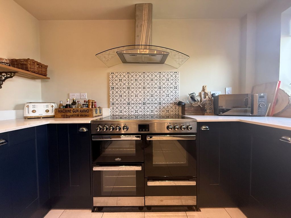 Property photo 3 of 15 Ovencloseup