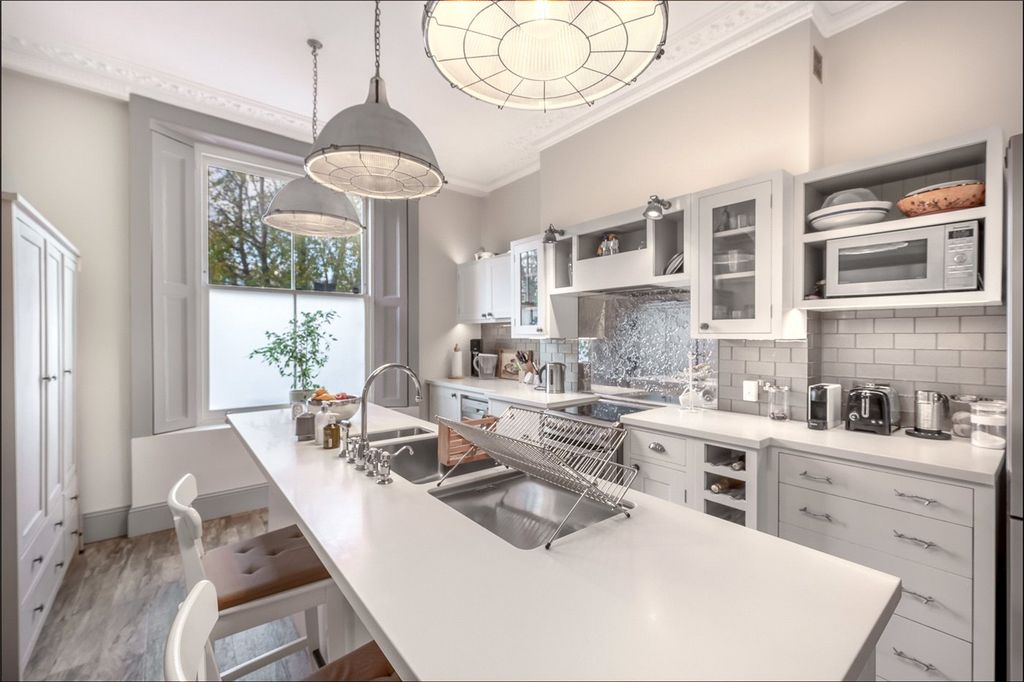 Property photo 1 of 28 Picture No. 23