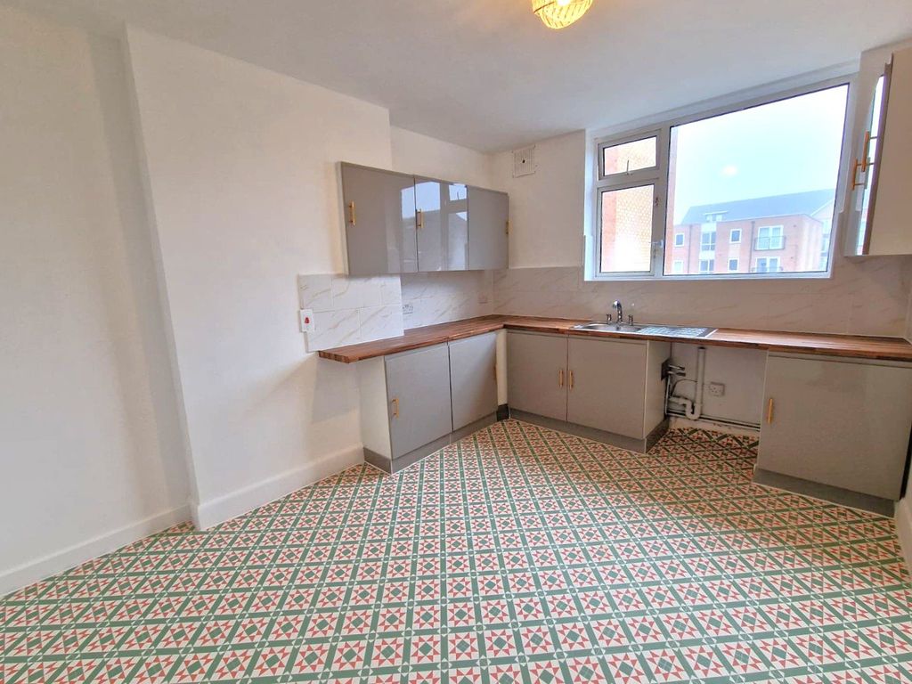 Property photo 1 of 17 Two Bedroom Top Floor Flat Available To Rent Located On Triumph Court, Union Street In Luton