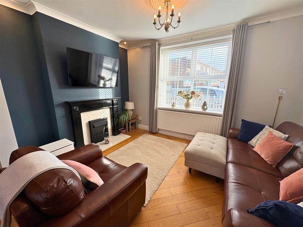 Property photo 3 of 30 Lounge Area