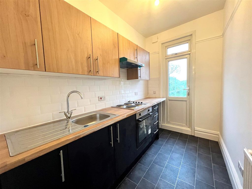 Property photo 2 of 9 Kitchen.Jpg