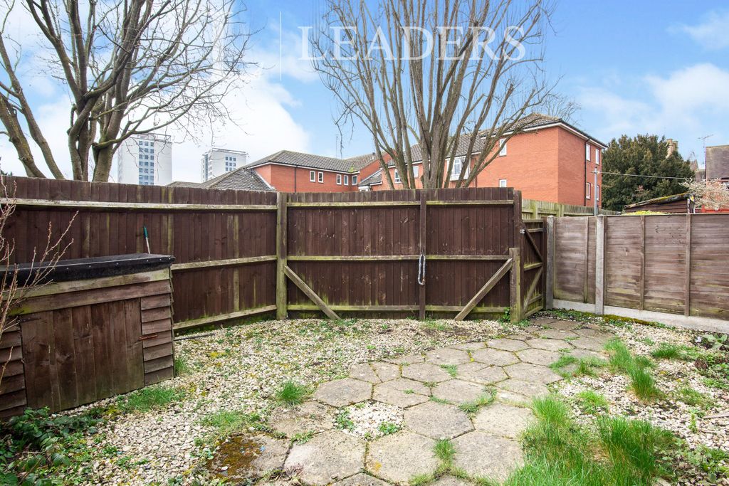 Property photo 2 of 6 Garden