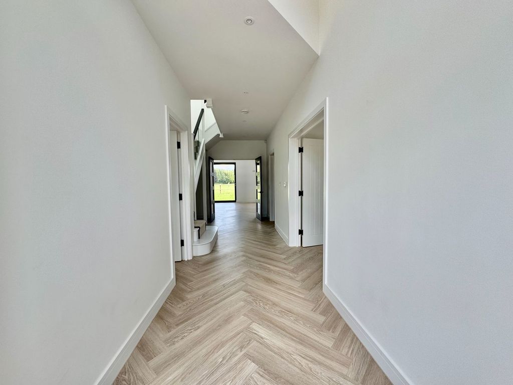 Property photo 2 of 28