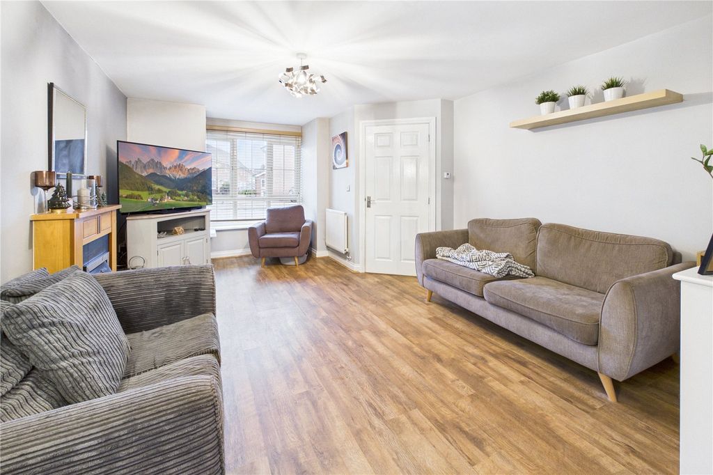 Property photo 2 of 22 Living Room