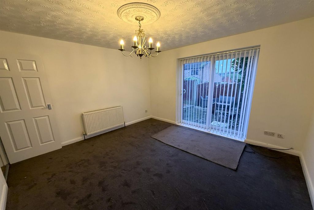 Property photo 3 of 8 Livingroom 2nd.Jpg