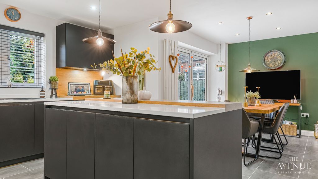 Property photo 2 of 28 4604215