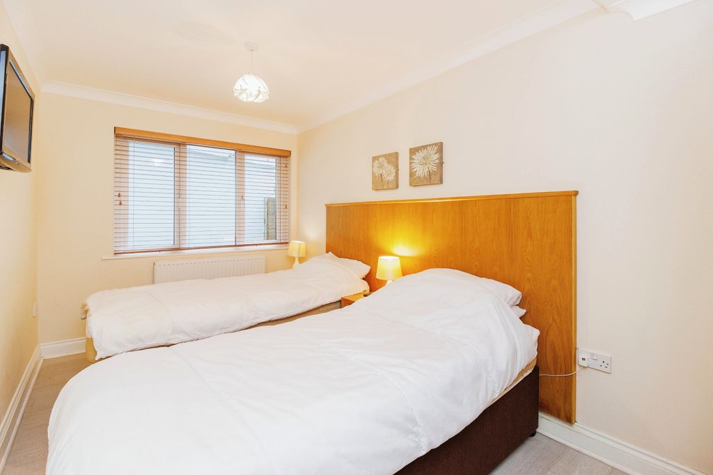 Additional image 7 of 3 bed flat for saleAlta Vista Road, Paignton, Devon TQ4