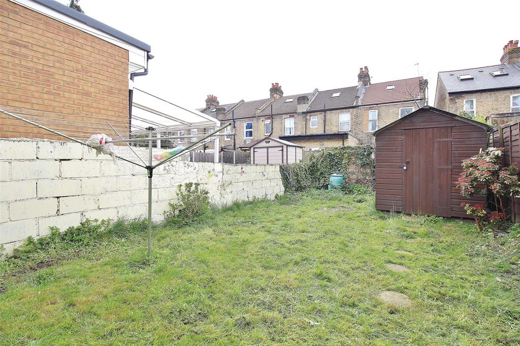 Property photo 2 of 8