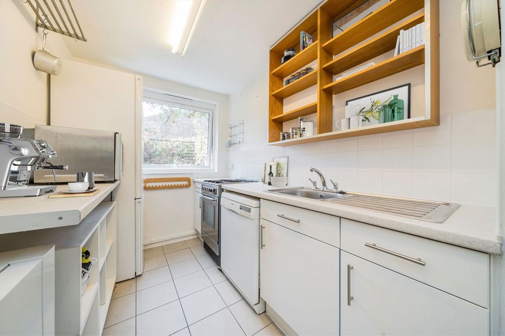 Property photo 3 of 6