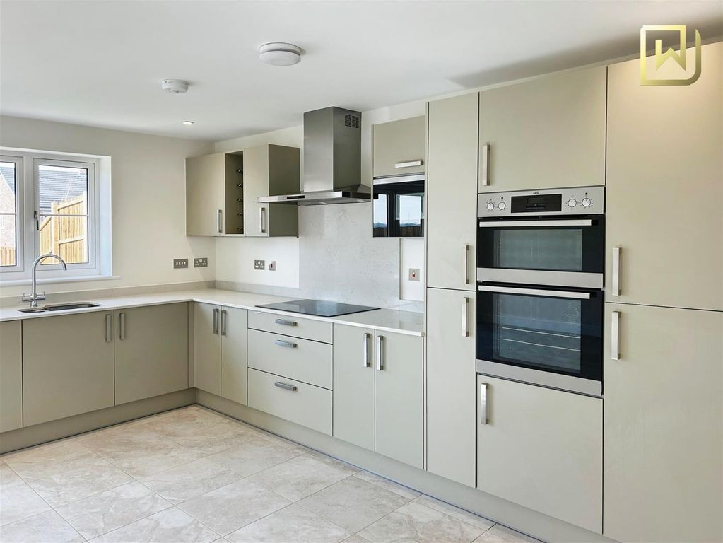 Property photo 2 of 21 Kitchen