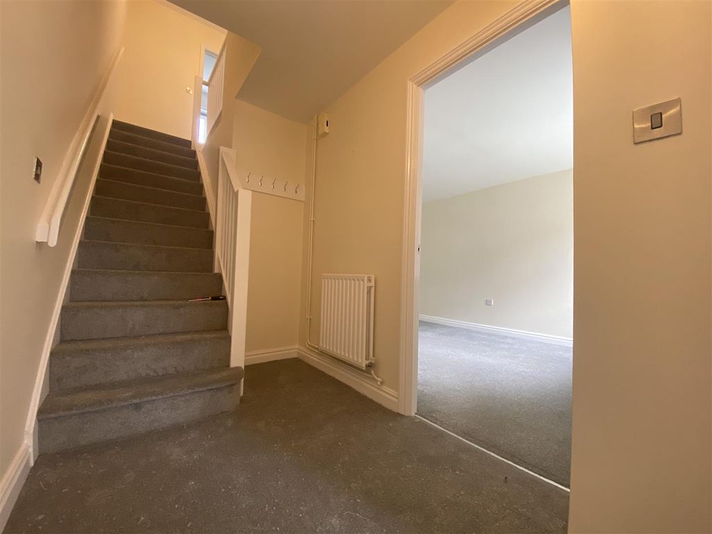 Property photo 2 of 13 Entrance Hall