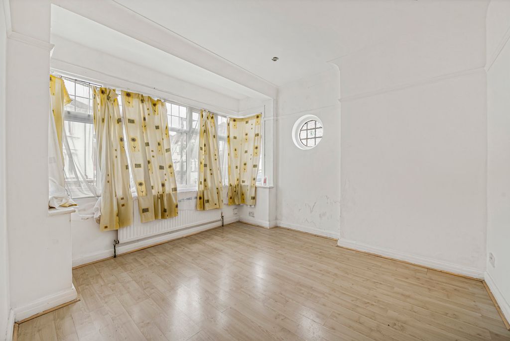 Property photo 2 of 16 Reception Room