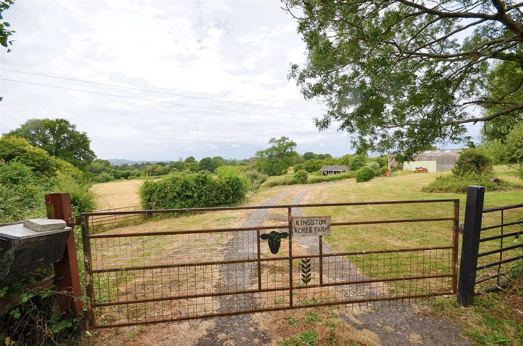 Property photo 2 of 19 Entrance