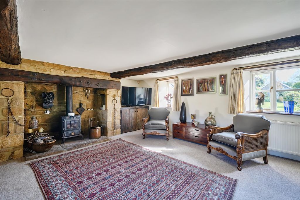 Property photo 2 of 24 Sitting Room