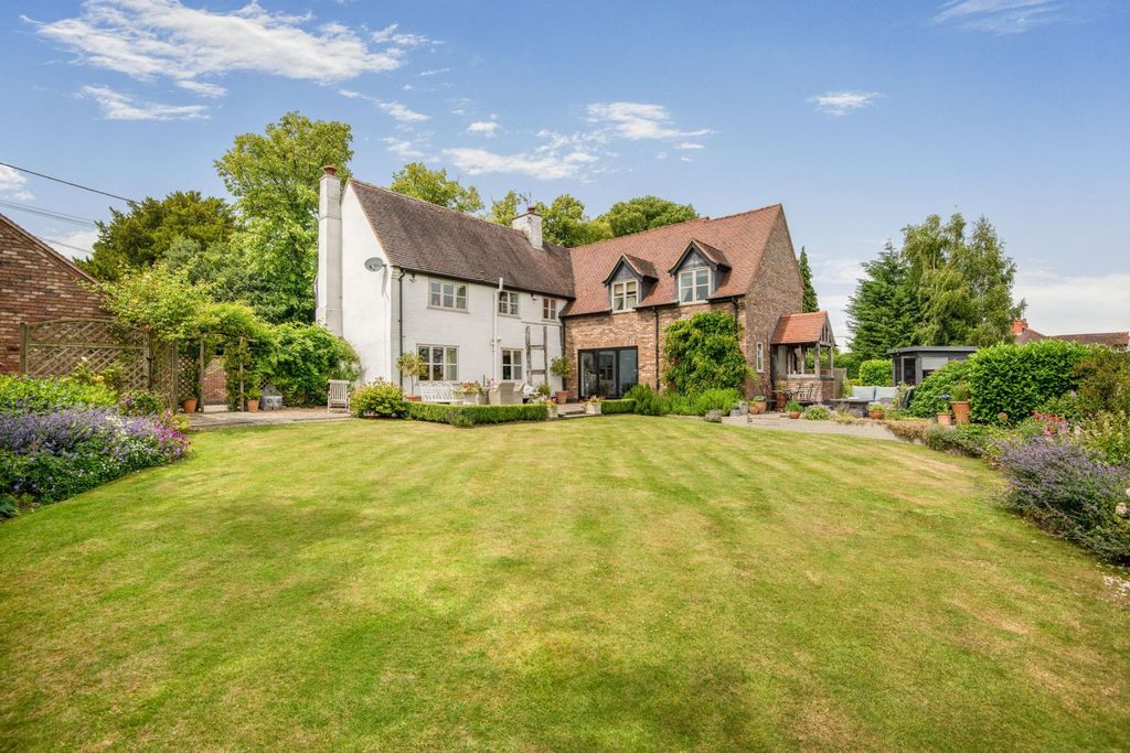 Property photo 2 of 29