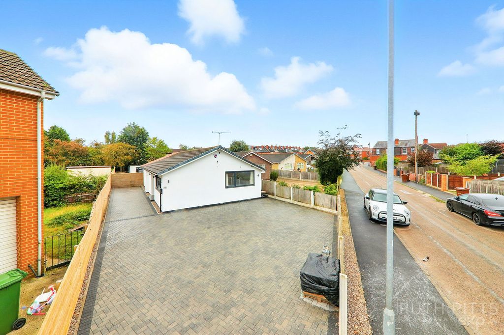 Property photo 2 of 63