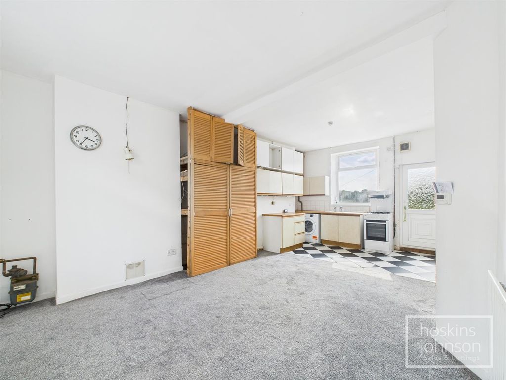 Property photo 3 of 10 Lounge/Kitchen