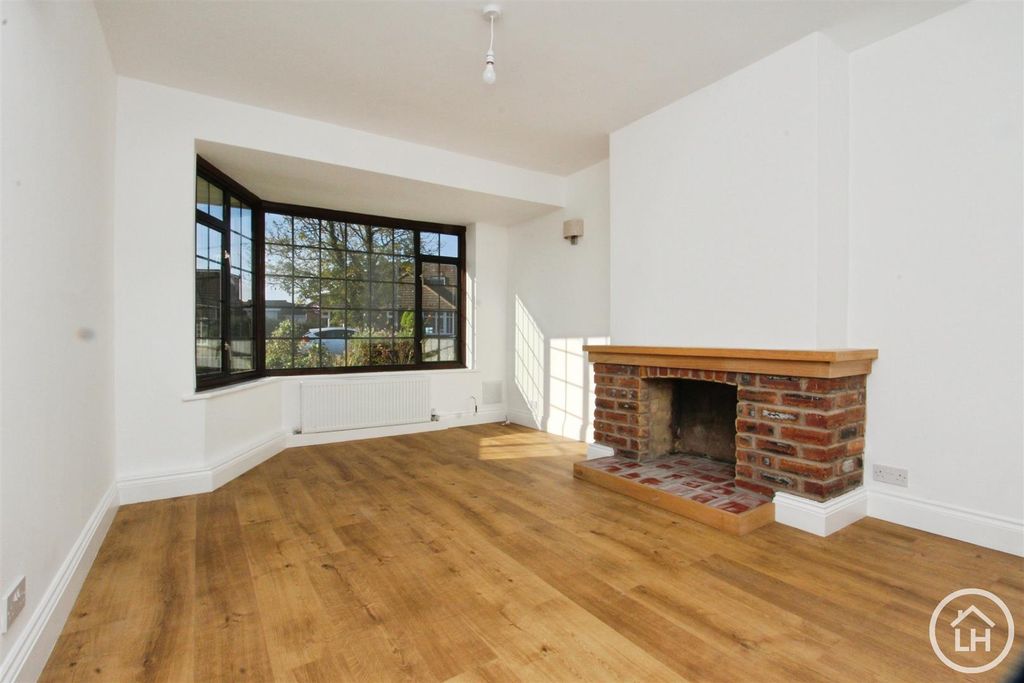 Property photo 2 of 14 Lounge