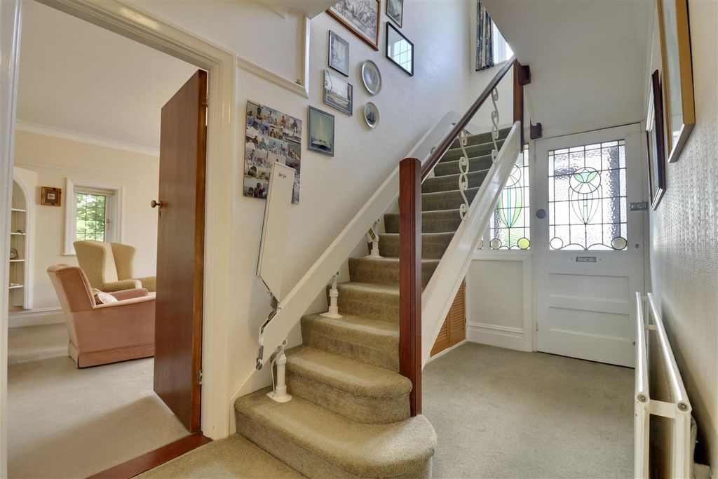 Property photo 2 of 27 Dd4040D0-B335-44C4-Bac4-F050439CC37C_1_201_A.Jpeg