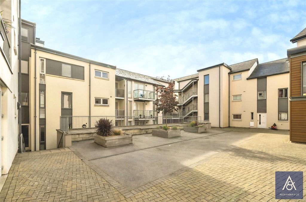 Property photo 1 of 18 Burgess Square
