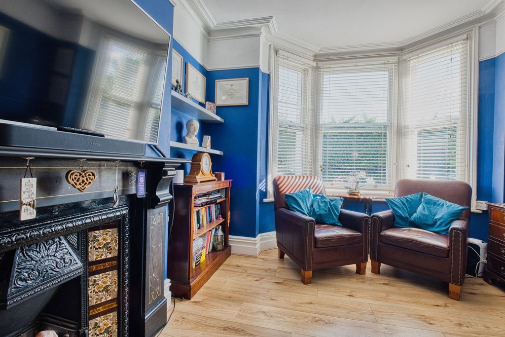 Property photo 3 of 38