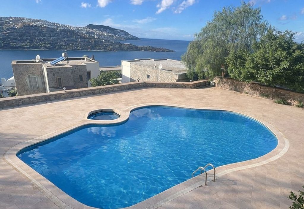 Property photo 3 of 15 Sea View Apartment In Bodrum For Sale - Shared Swimming Pool