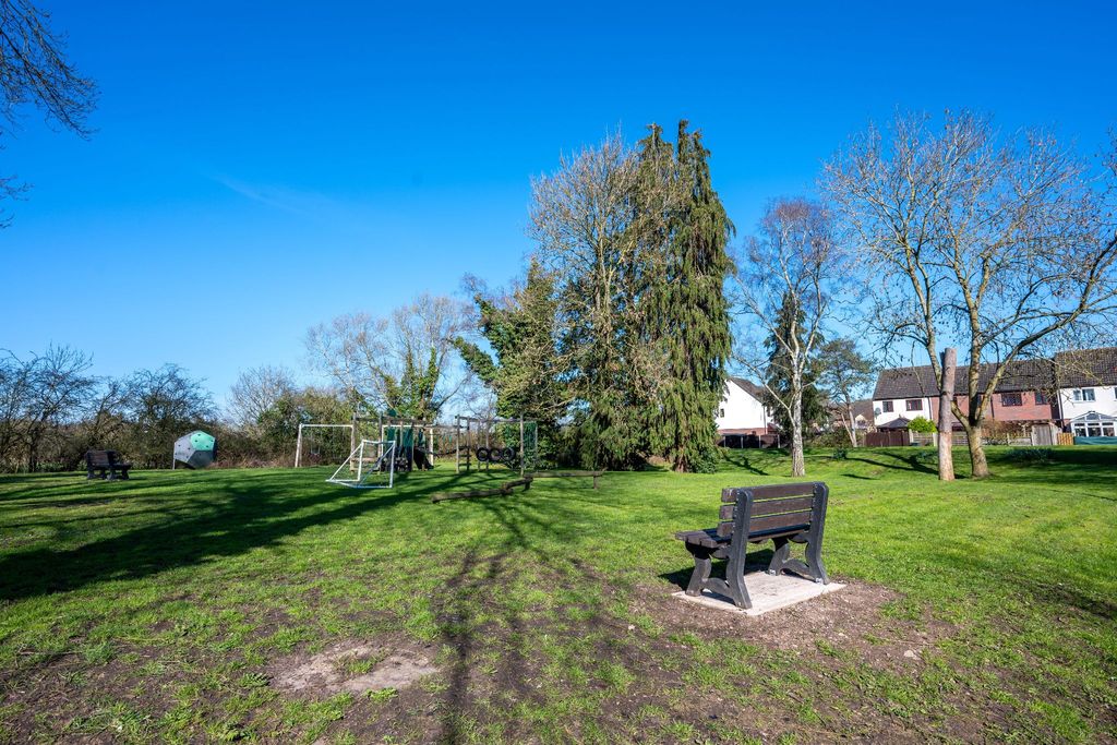 Property photo 3 of 17 Local Park