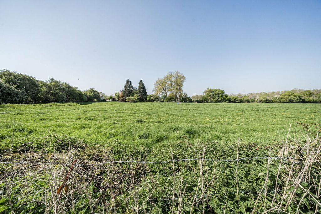 Property photo 2 of 25