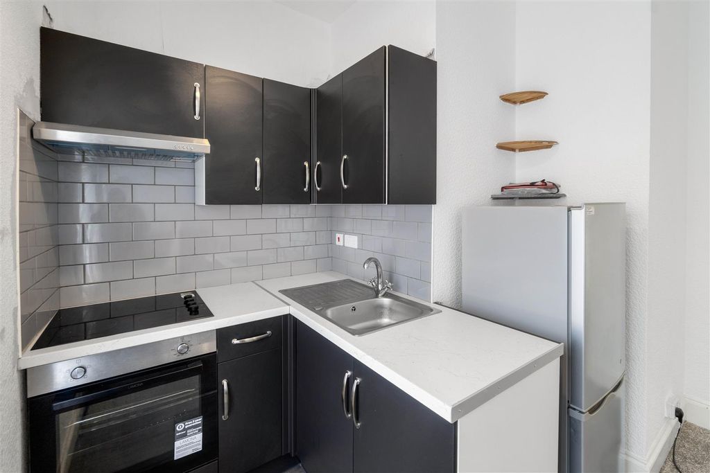 Property photo 3 of 5 Kitchen