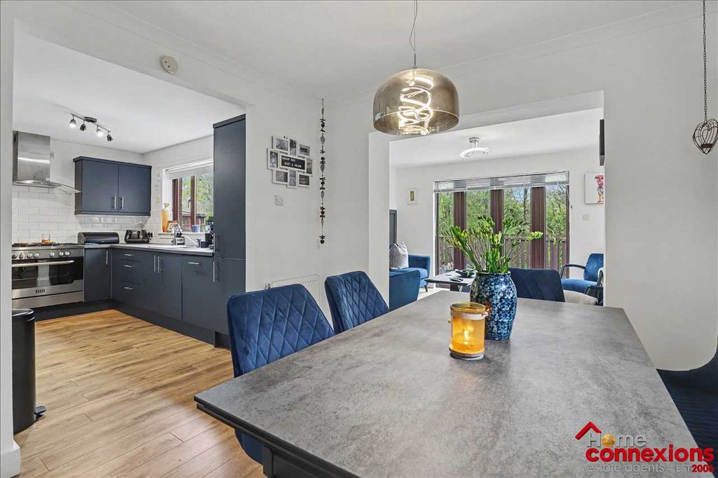 Property photo 2 of 26 Dining Area (1)